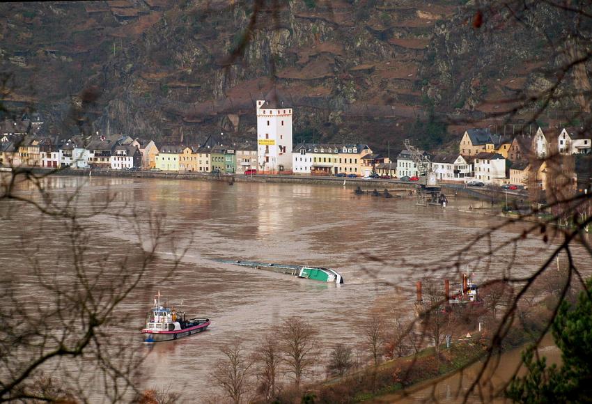 Schiff gesunken St Goarhausen Loreley P054.jpg